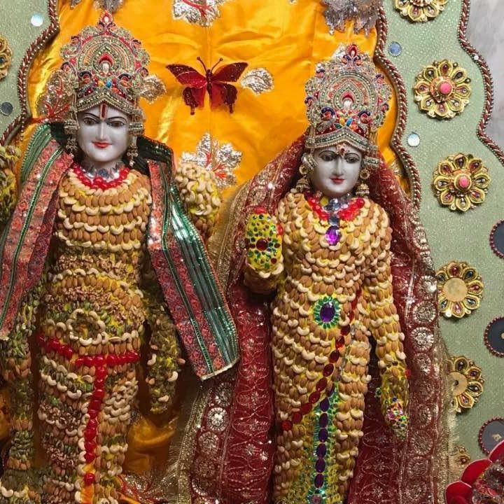 5-Lord-Narayan-Lakshmi-Maa-at-Main-Temple